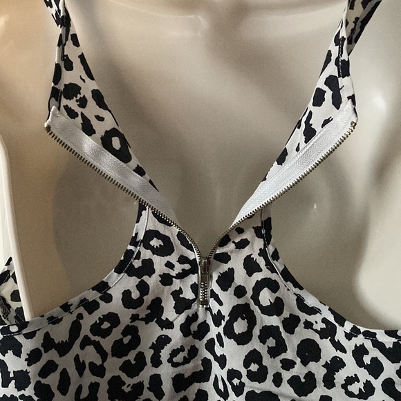 Razor back cheetah print top - Picture 3 of 8